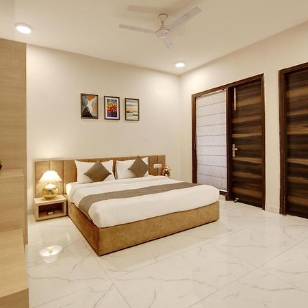 Limewood Stay - Fortis Hospital Гургаон Экстерьер фото