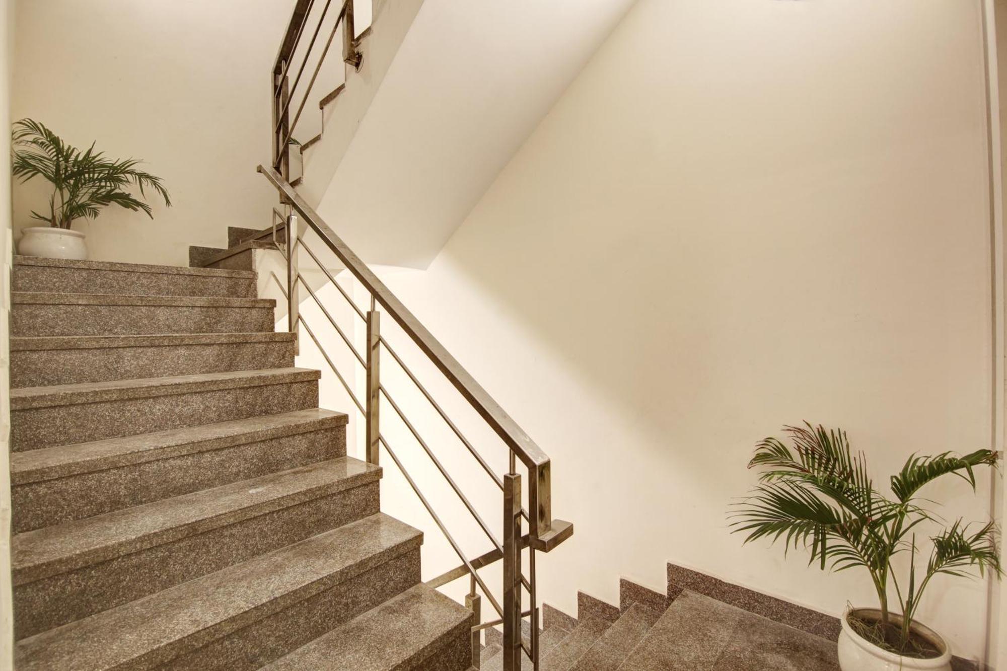 Limewood Stay - Fortis Hospital Гургаон Экстерьер фото