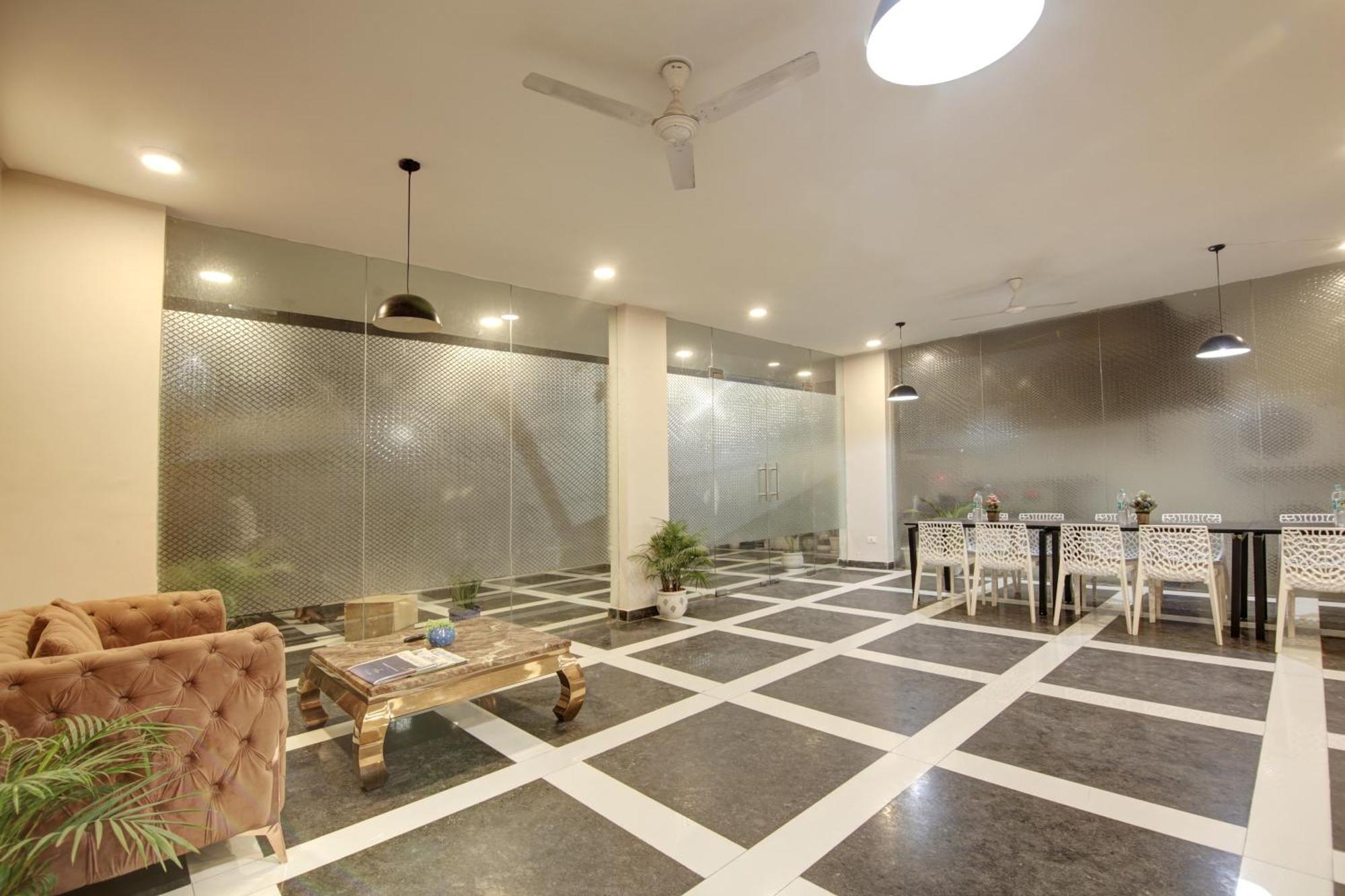 Limewood Stay - Fortis Hospital Гургаон Экстерьер фото
