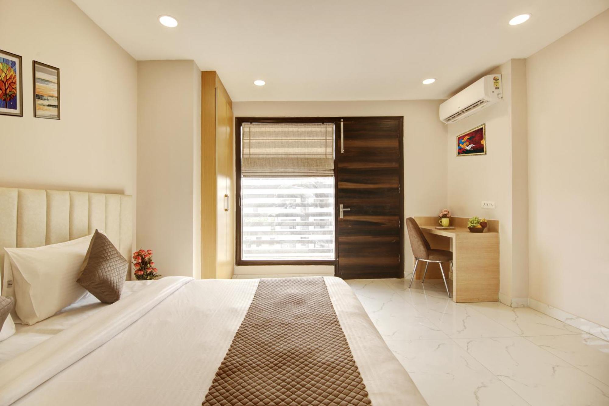 Limewood Stay - Fortis Hospital Гургаон Экстерьер фото