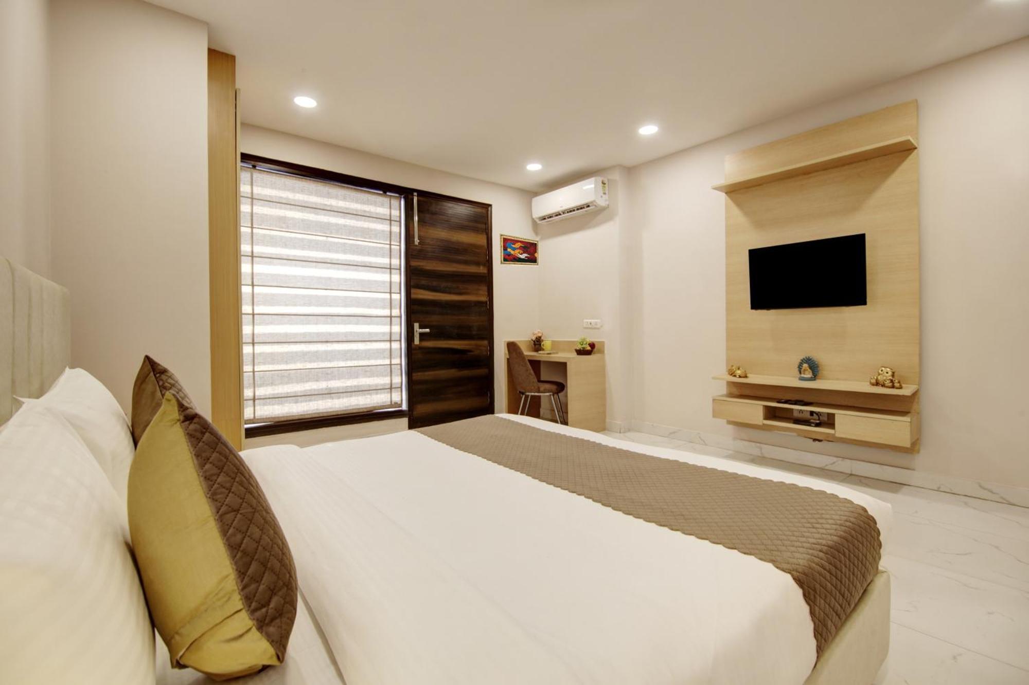 Limewood Stay - Fortis Hospital Гургаон Экстерьер фото