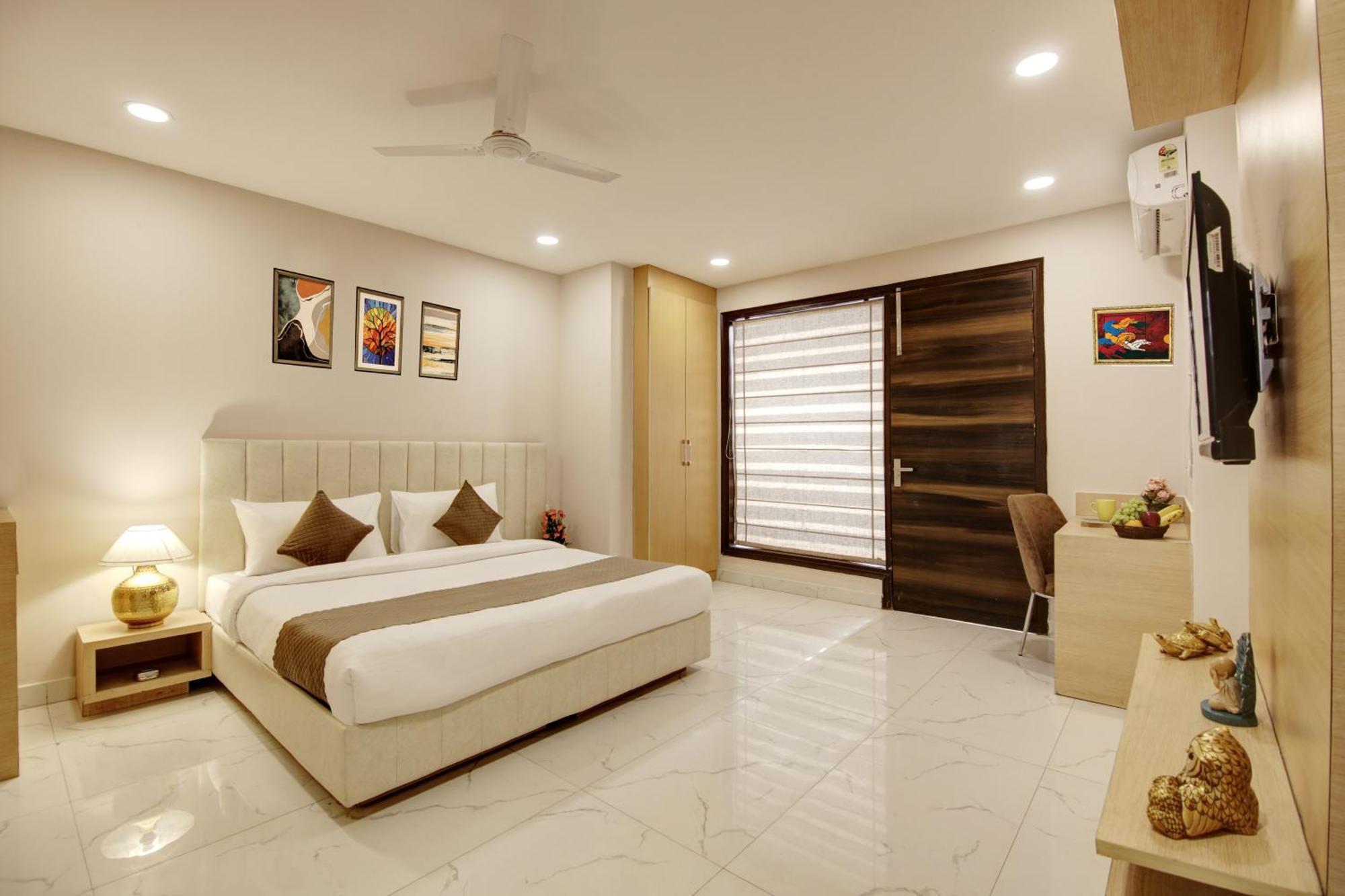 Limewood Stay - Fortis Hospital Гургаон Экстерьер фото