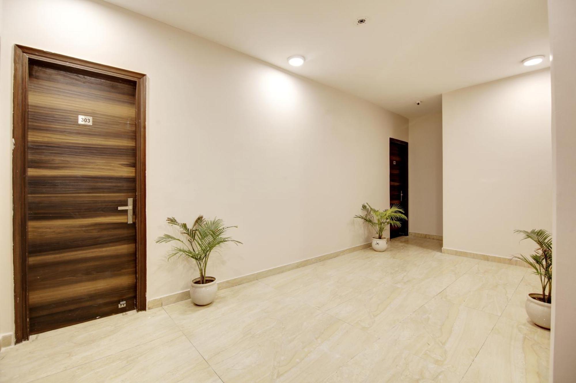 Limewood Stay - Fortis Hospital Гургаон Экстерьер фото