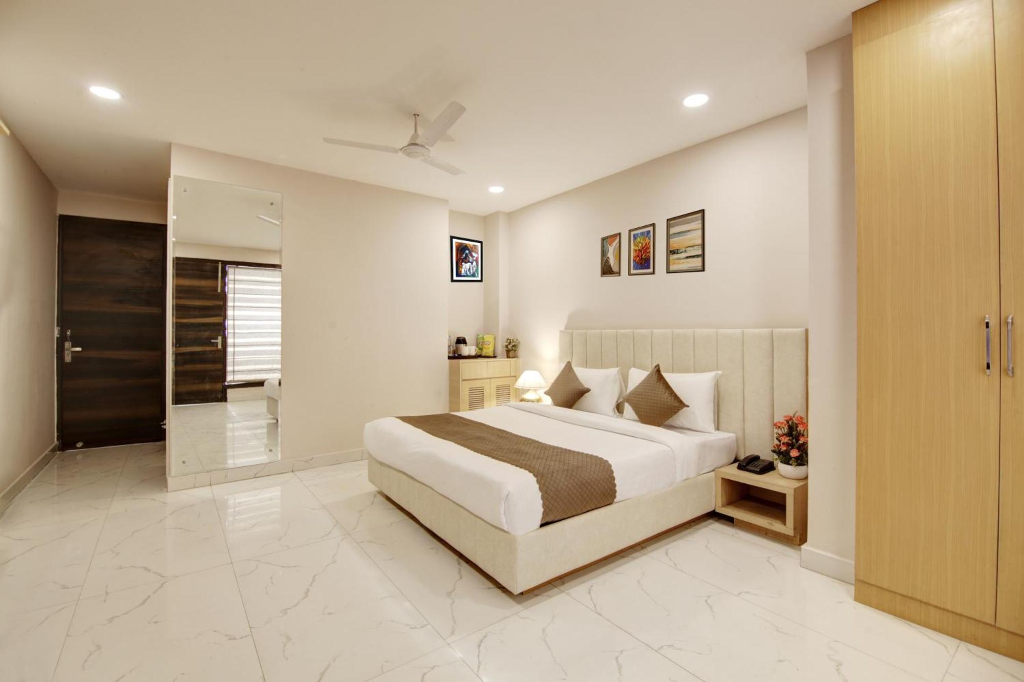 Limewood Stay - Fortis Hospital Гургаон Экстерьер фото