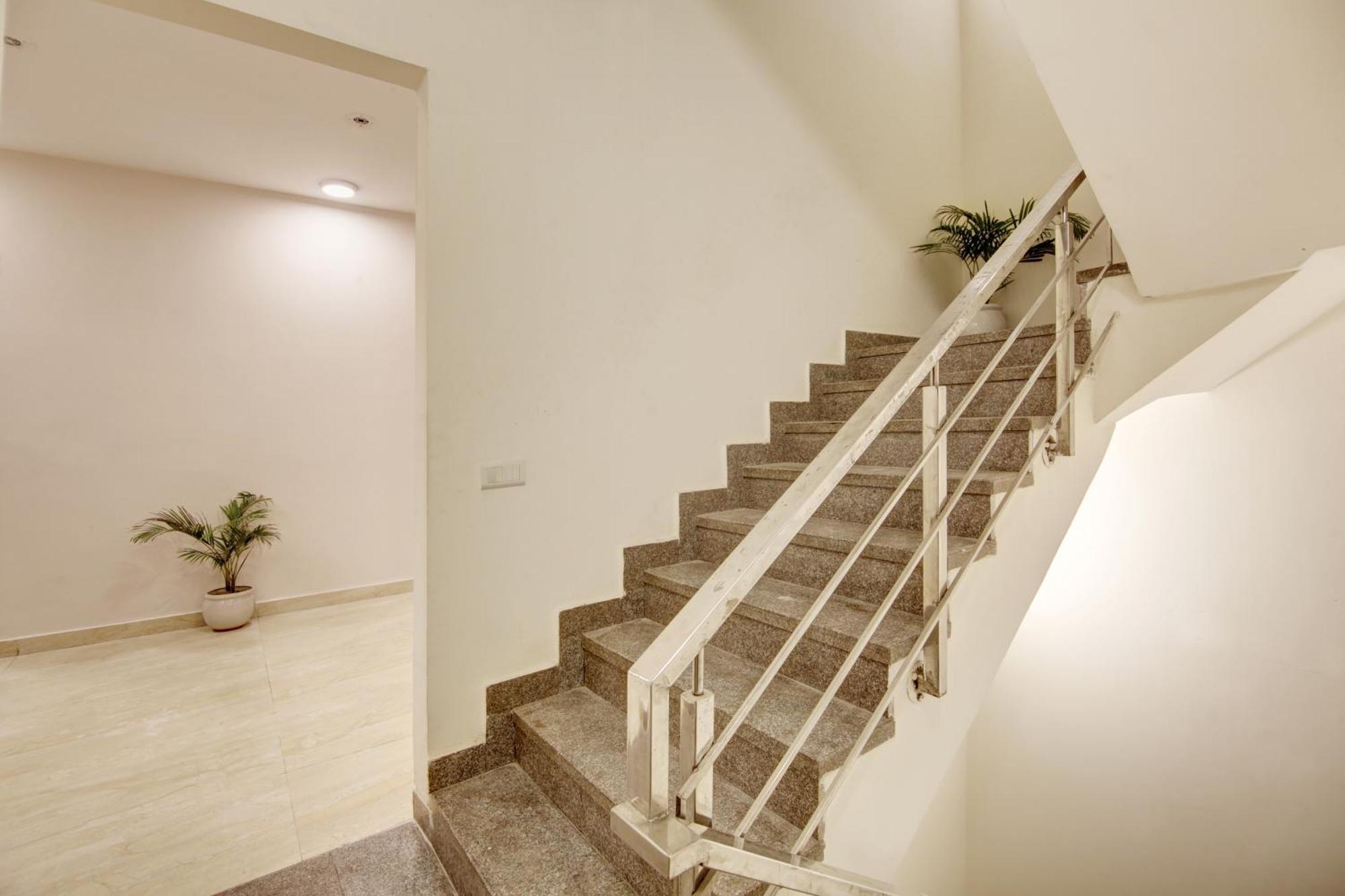 Limewood Stay - Fortis Hospital Гургаон Экстерьер фото