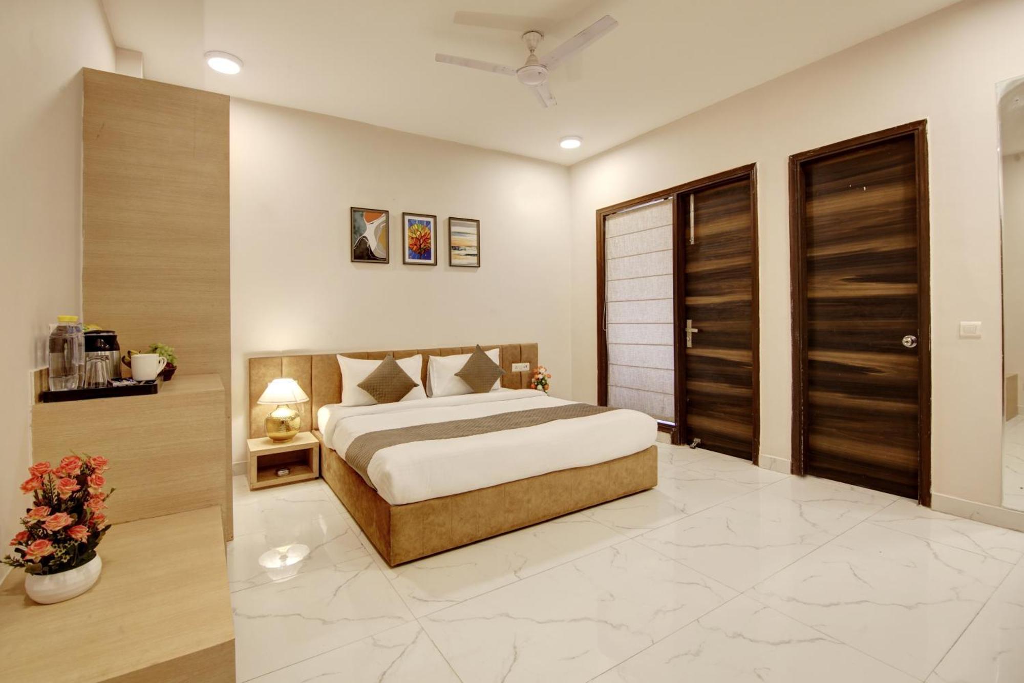Limewood Stay - Fortis Hospital Гургаон Экстерьер фото