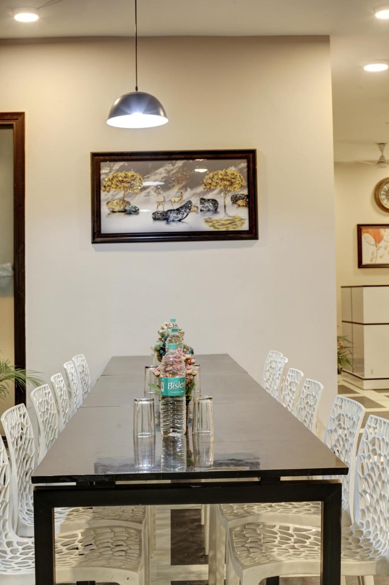 Limewood Stay - Fortis Hospital Гургаон Экстерьер фото