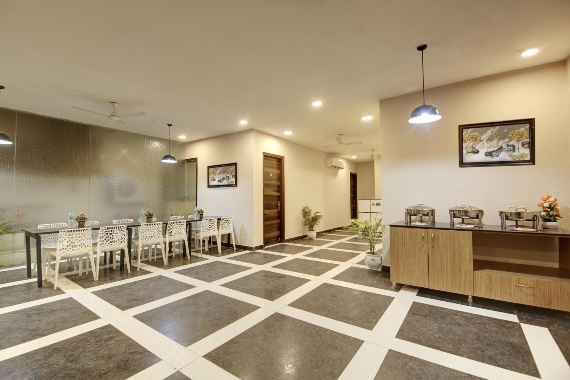 Limewood Stay - Fortis Hospital Гургаон Экстерьер фото