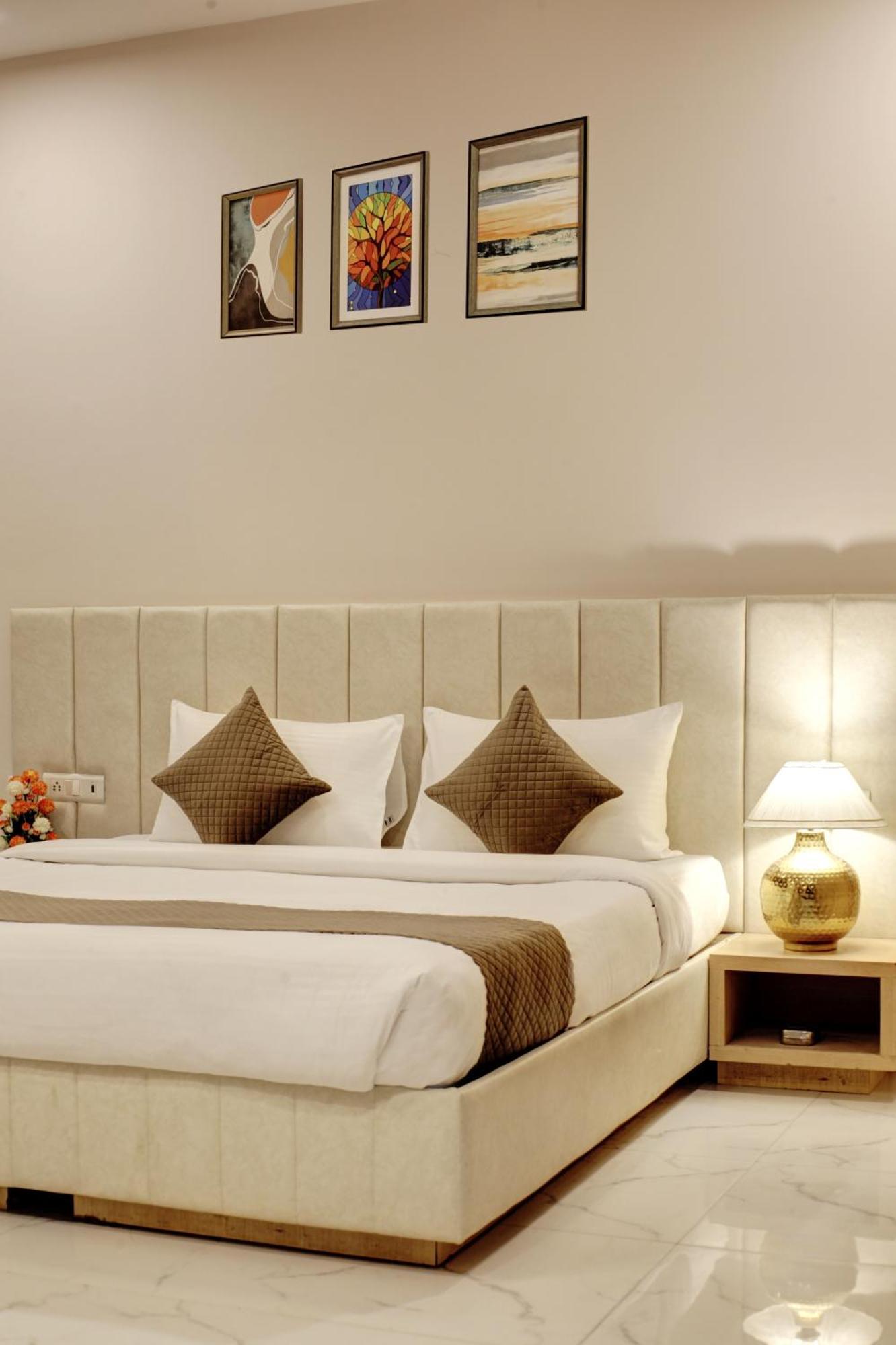 Limewood Stay - Fortis Hospital Гургаон Экстерьер фото