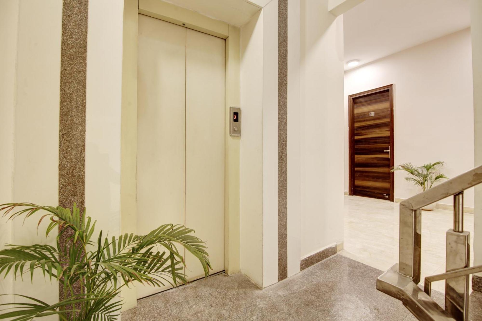 Limewood Stay - Fortis Hospital Гургаон Экстерьер фото