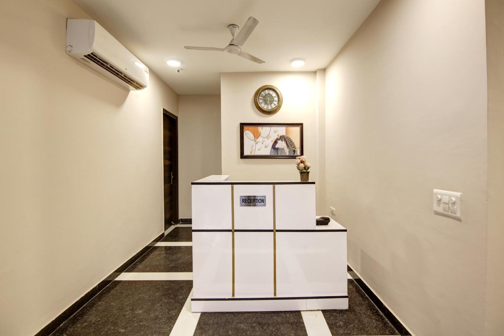 Limewood Stay - Fortis Hospital Гургаон Экстерьер фото