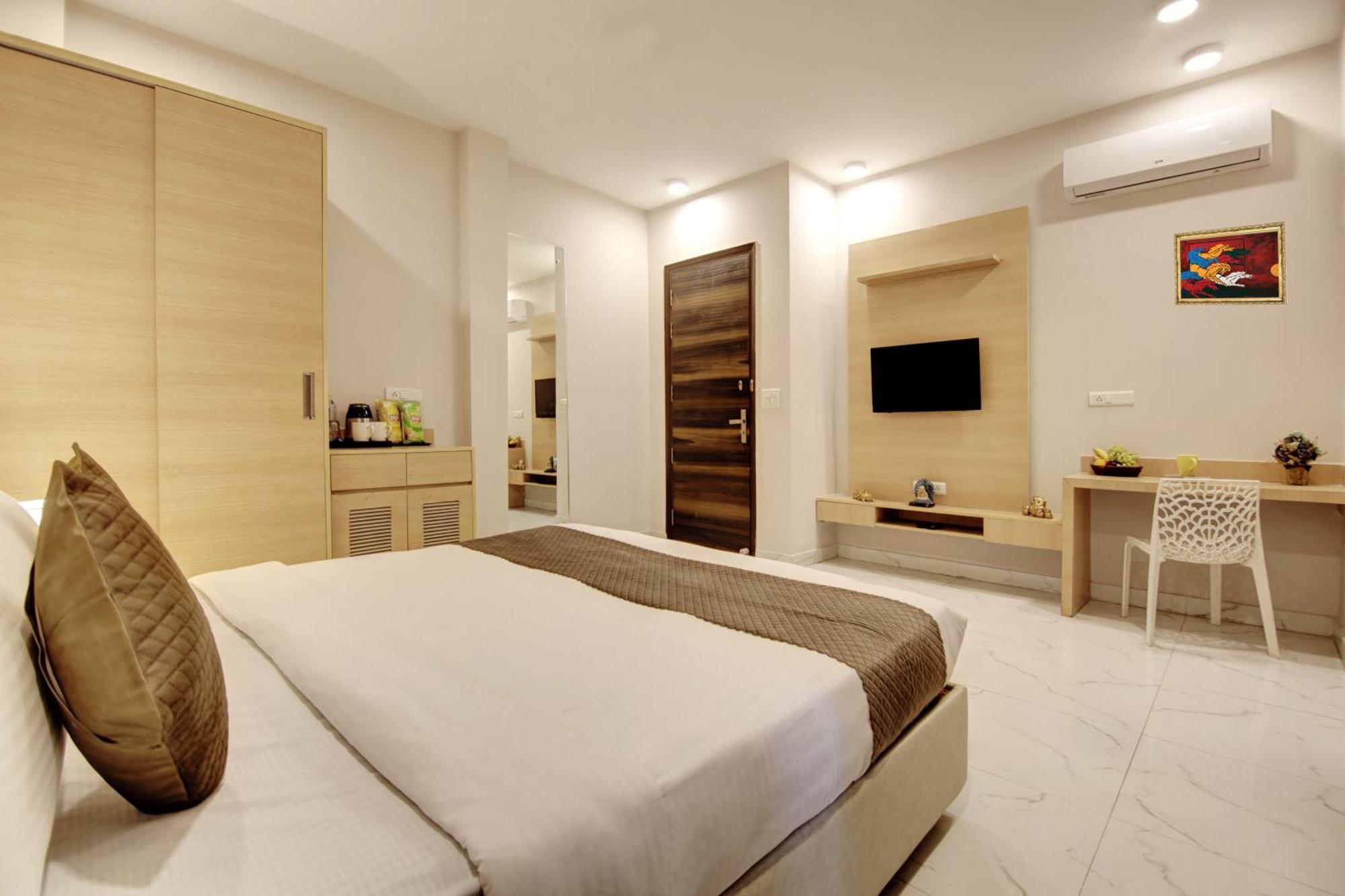 Limewood Stay - Fortis Hospital Гургаон Экстерьер фото