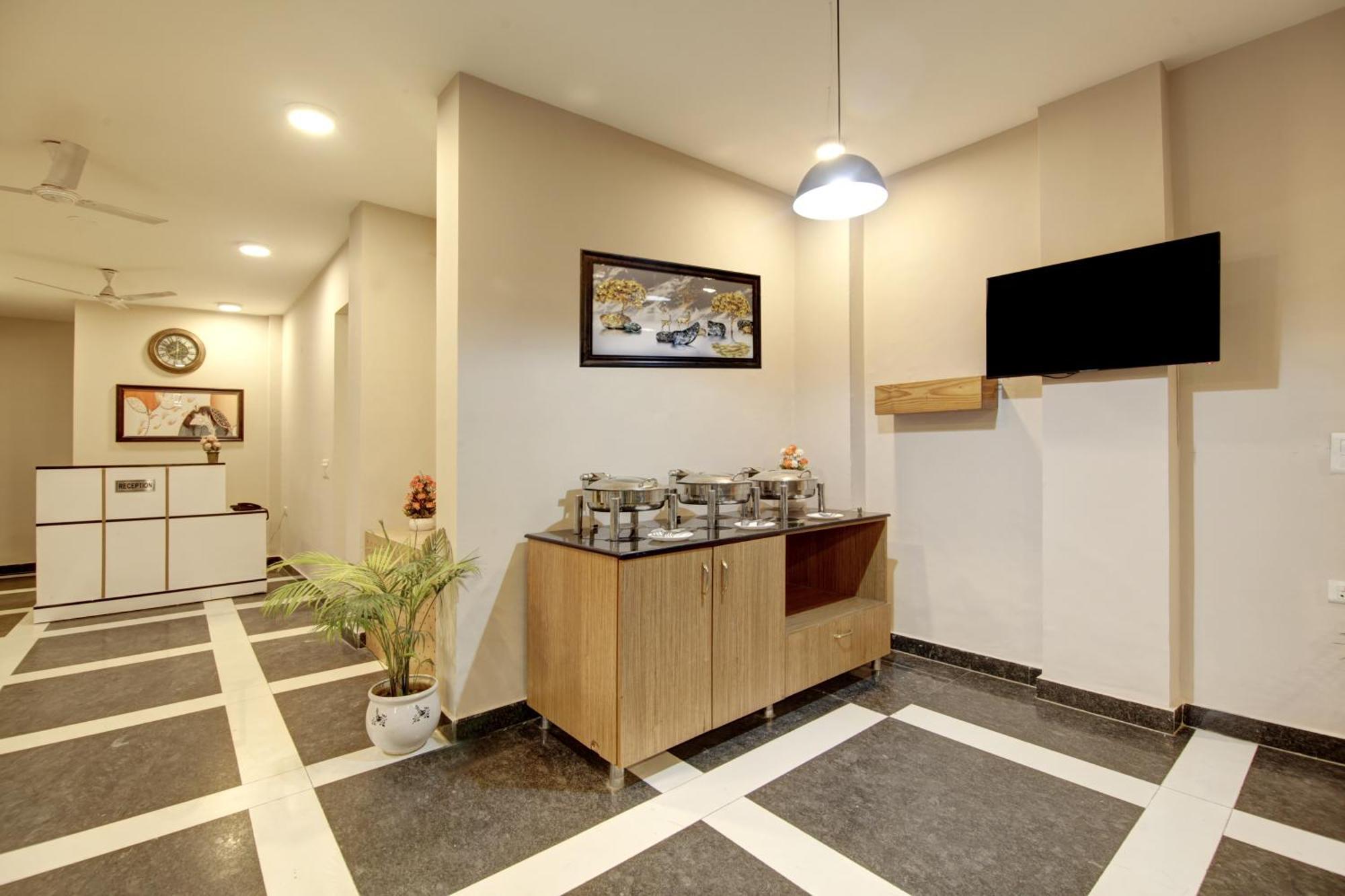 Limewood Stay - Fortis Hospital Гургаон Экстерьер фото