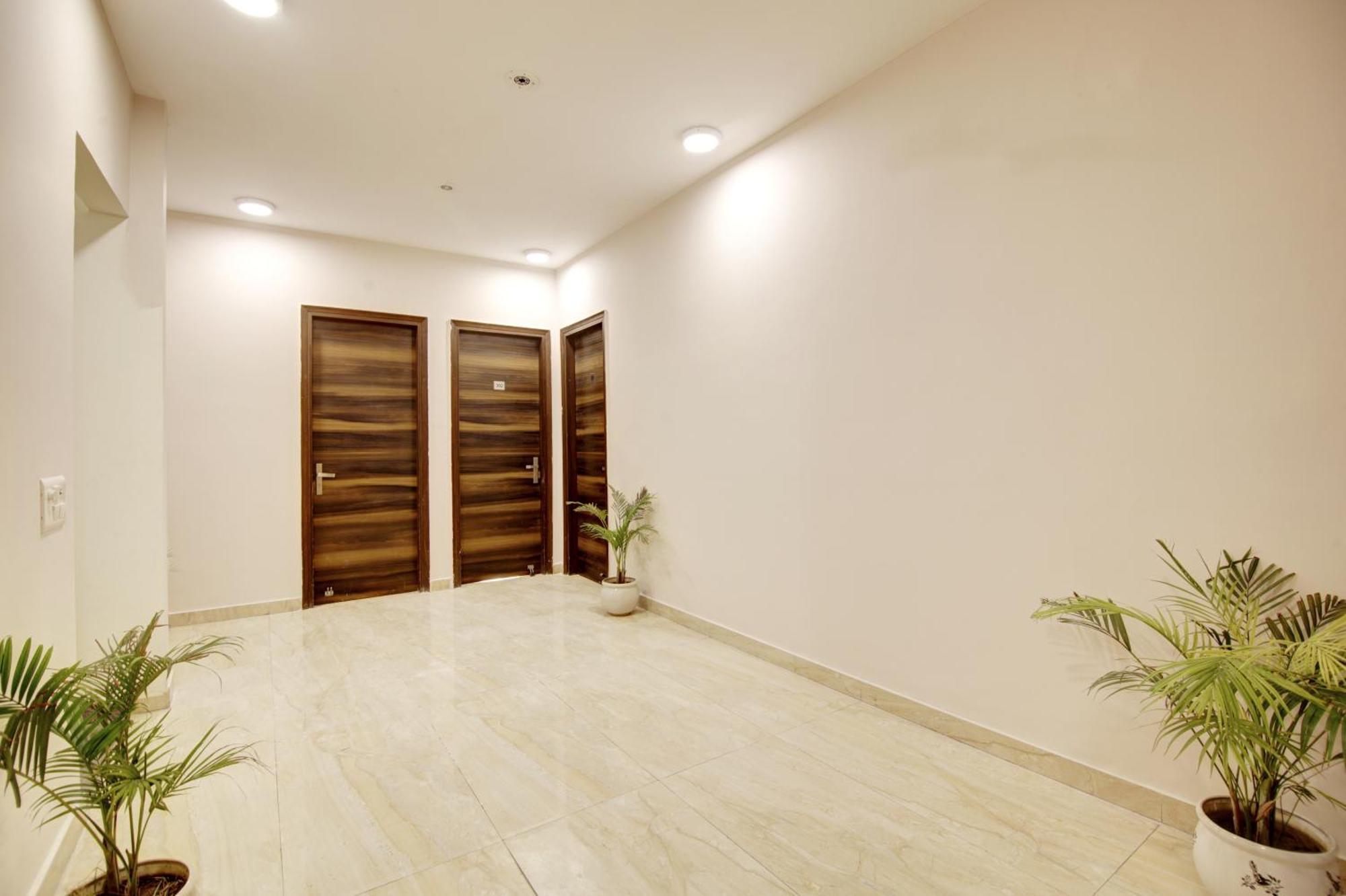 Limewood Stay - Fortis Hospital Гургаон Экстерьер фото