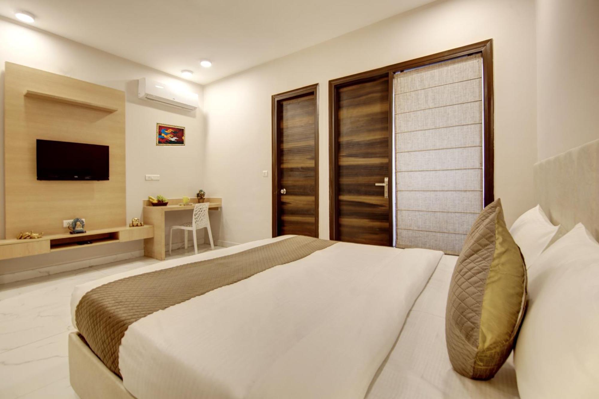 Limewood Stay - Fortis Hospital Гургаон Экстерьер фото