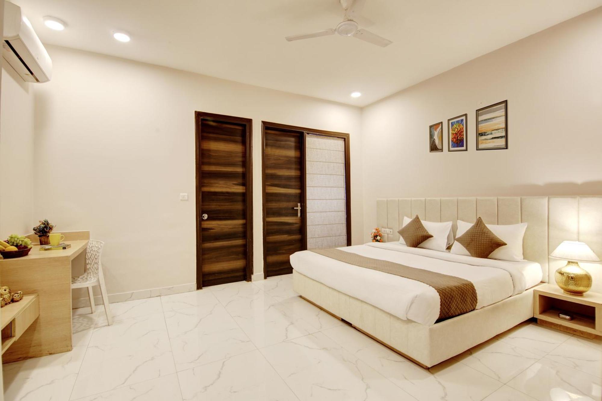Limewood Stay - Fortis Hospital Гургаон Экстерьер фото